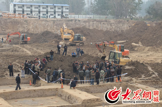 山东潍坊市区一楼盘工地发现墓葬群
