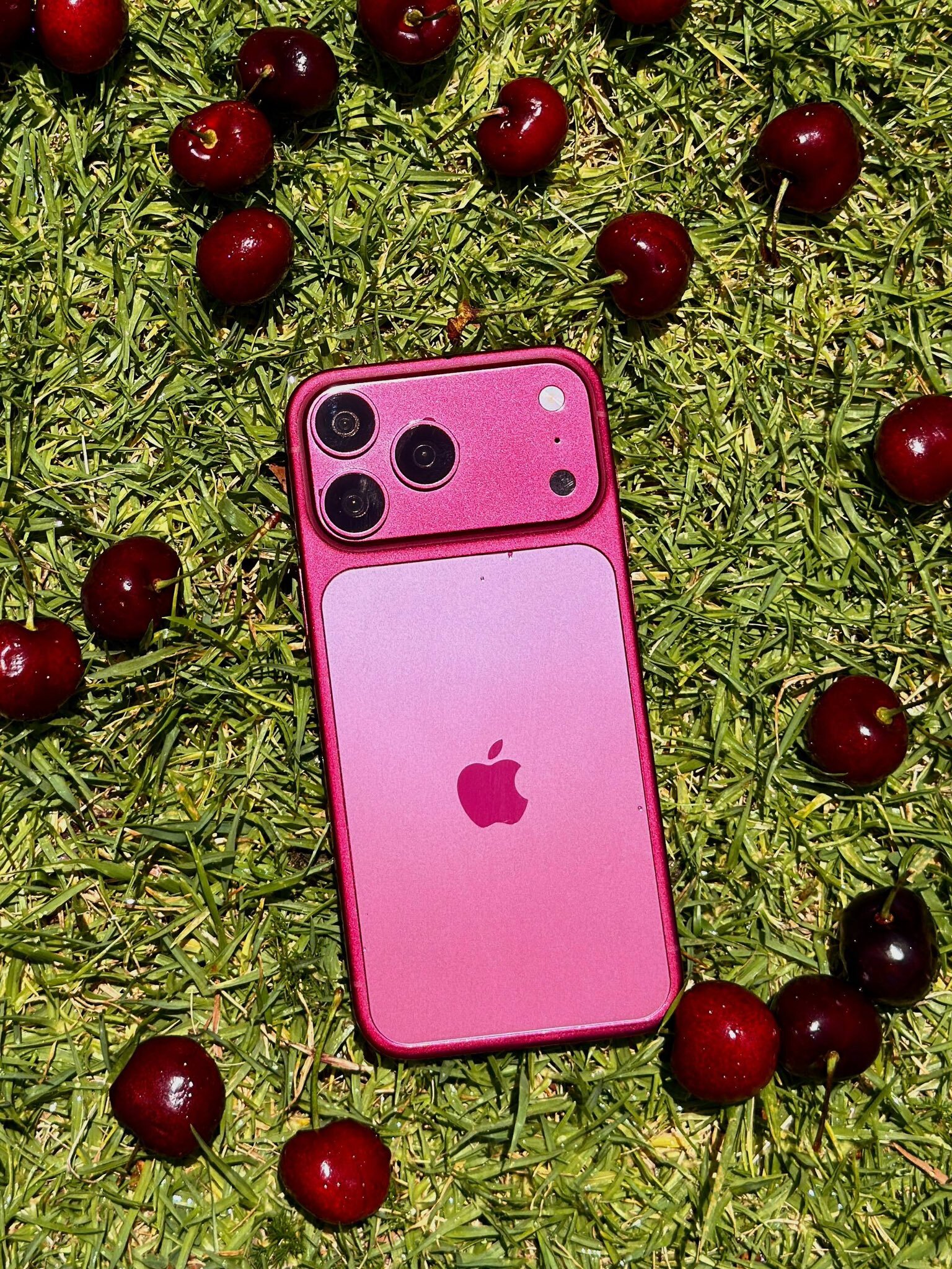 iPhone 18 Pro 樱桃红测试照片流出,一场关于色彩与创新的盛宴 iPhone 18 Pro 樱桃红测试照片流出,一场关于色彩与创新的盛宴